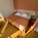 Aux Deux Sapins Hotel