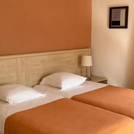 Hotel Aux Deux Sapins 3*