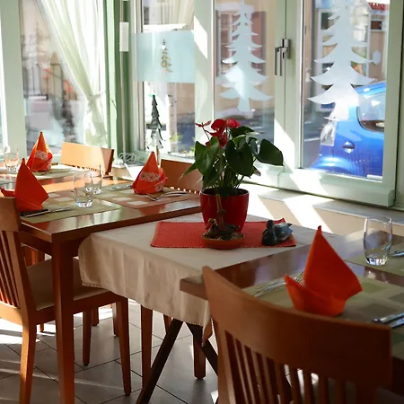 Aux Deux Sapins Hotel Montricher