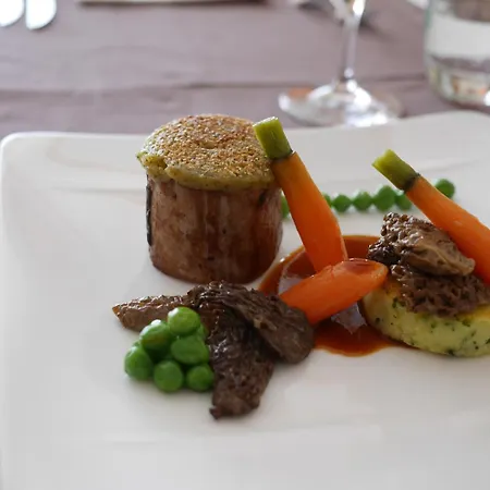 Aux Deux Sapins Hotel Montricher