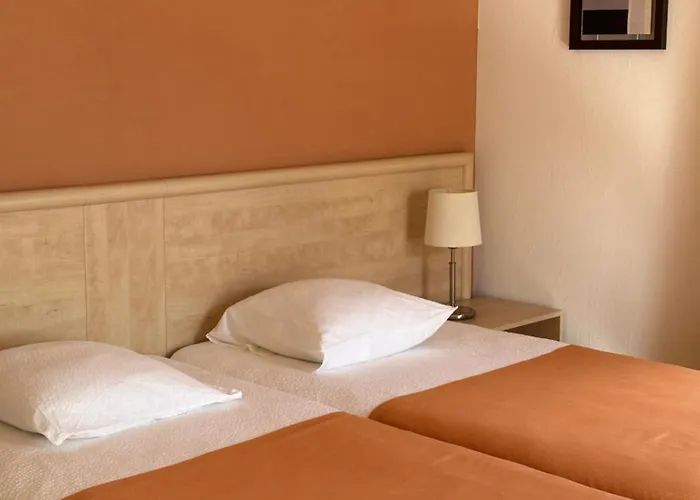 Hotel Aux Deux Sapins 3*