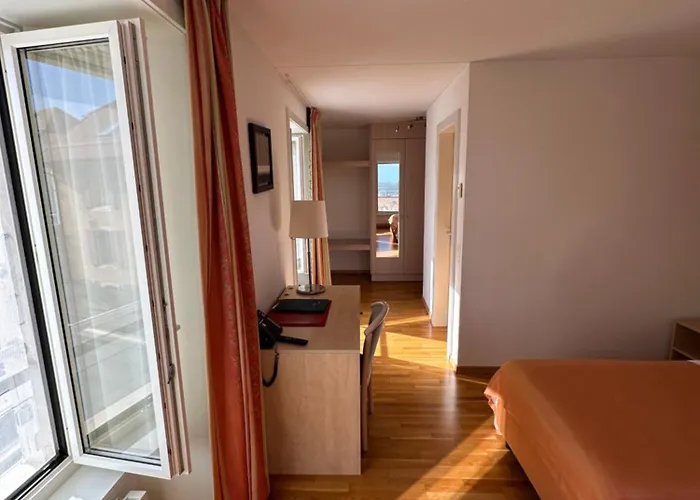 Aux Deux Sapins Hotel Montricher