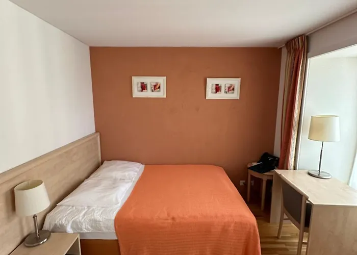 Aux Deux Sapins Отель Монрише