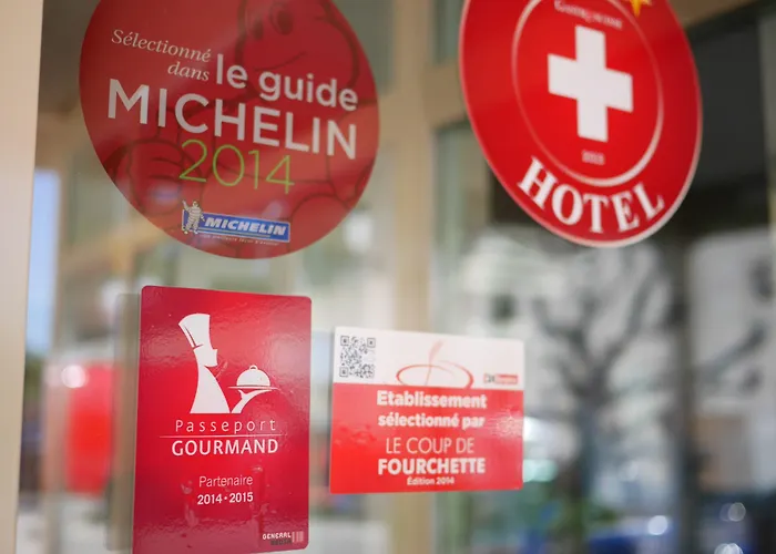 Отель Aux Deux Sapins