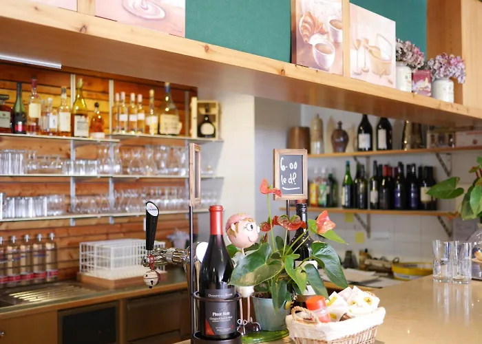 Aux Deux Sapins Монрише