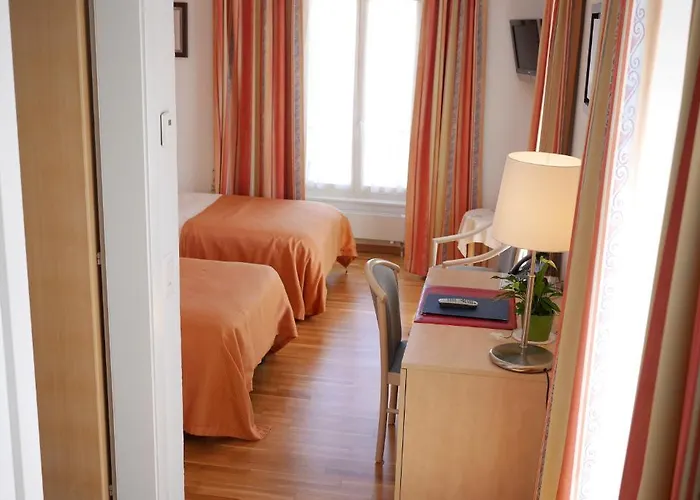 Aux Deux Sapins Hotel