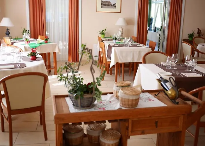 Aux Deux Sapins Montricher