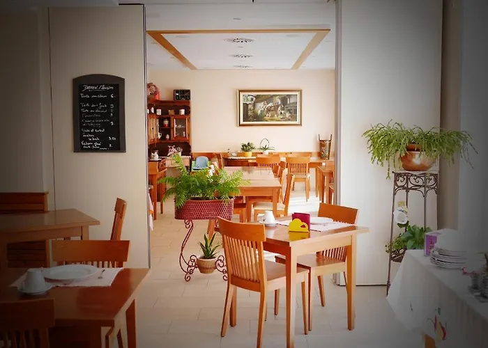 Отель Aux Deux Sapins Монрише