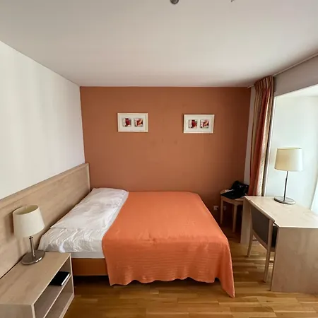 Aux Deux Sapins Hotel Montricher