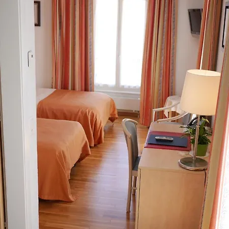 Aux Deux Sapins Hotel